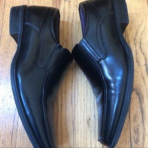 Men’s black dress shoes